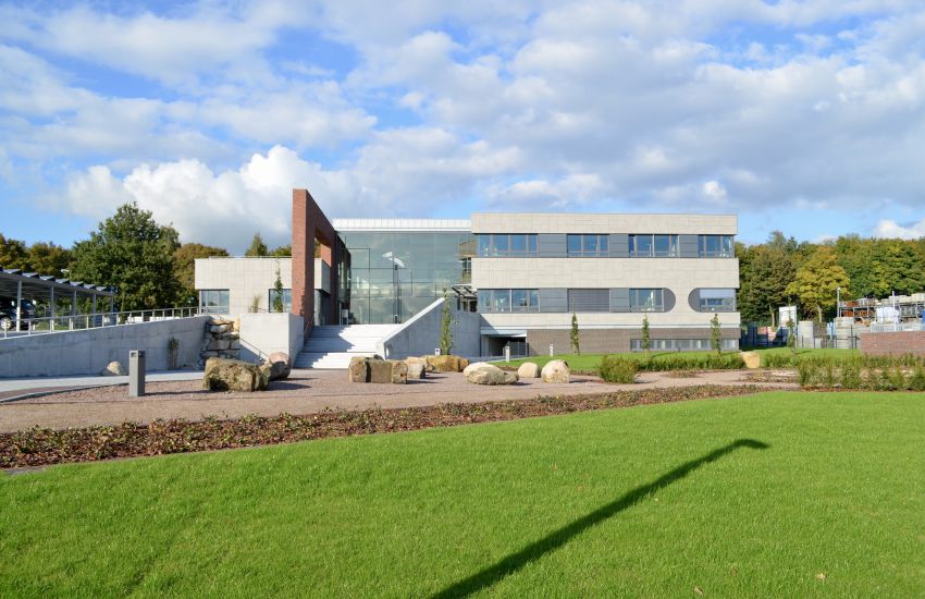 J. Lindemann Neubau Büro- und Ausstellungsgebäude 1